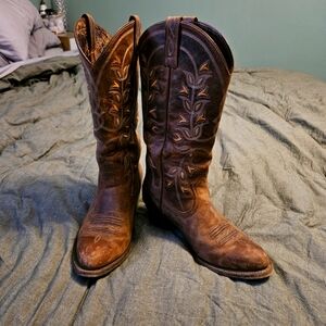 Brown Western Cowboy Boots with Embroidered Design